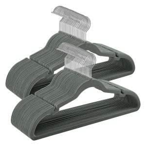 Suit Hangers with Shoulder Notches