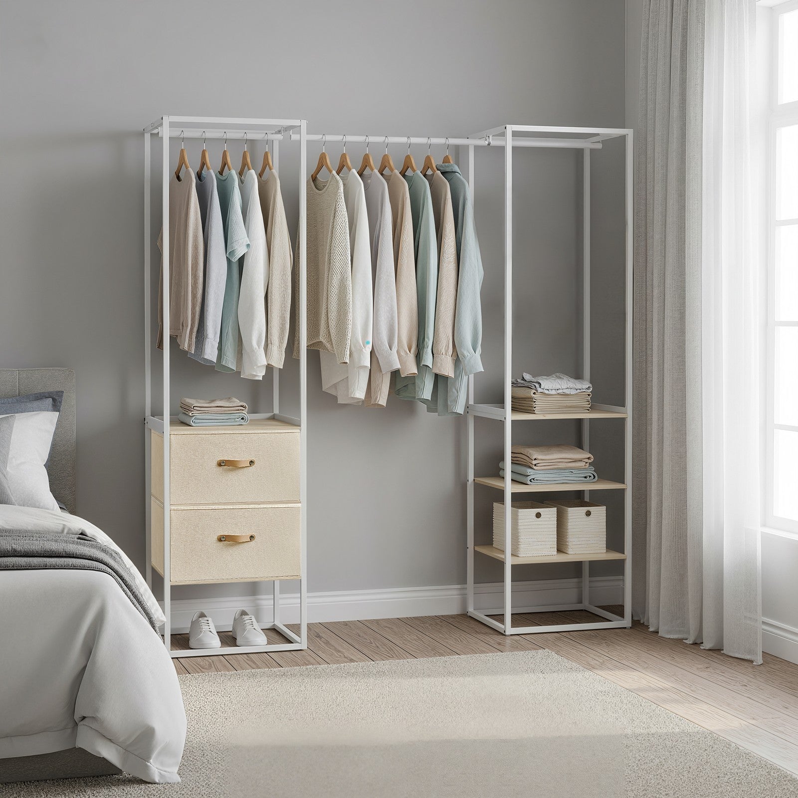 Freestanding heavy duty clothes rack with extendable hanging rod